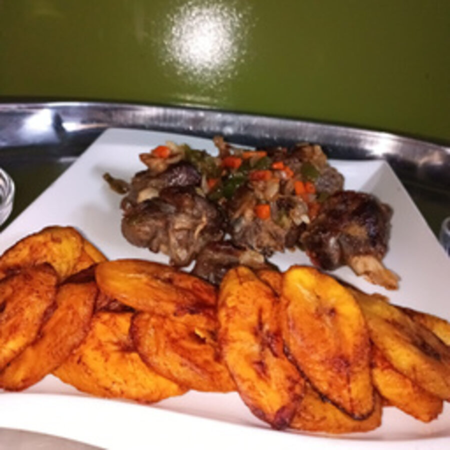 Grillades et plantains frits